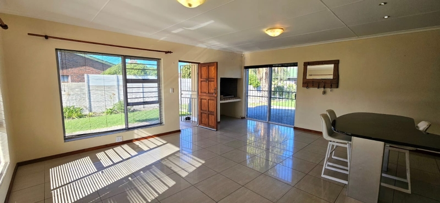 3 Bedroom Property for Sale in Franskraal Western Cape